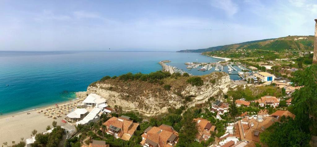The Queen Tropea Luaran gambar